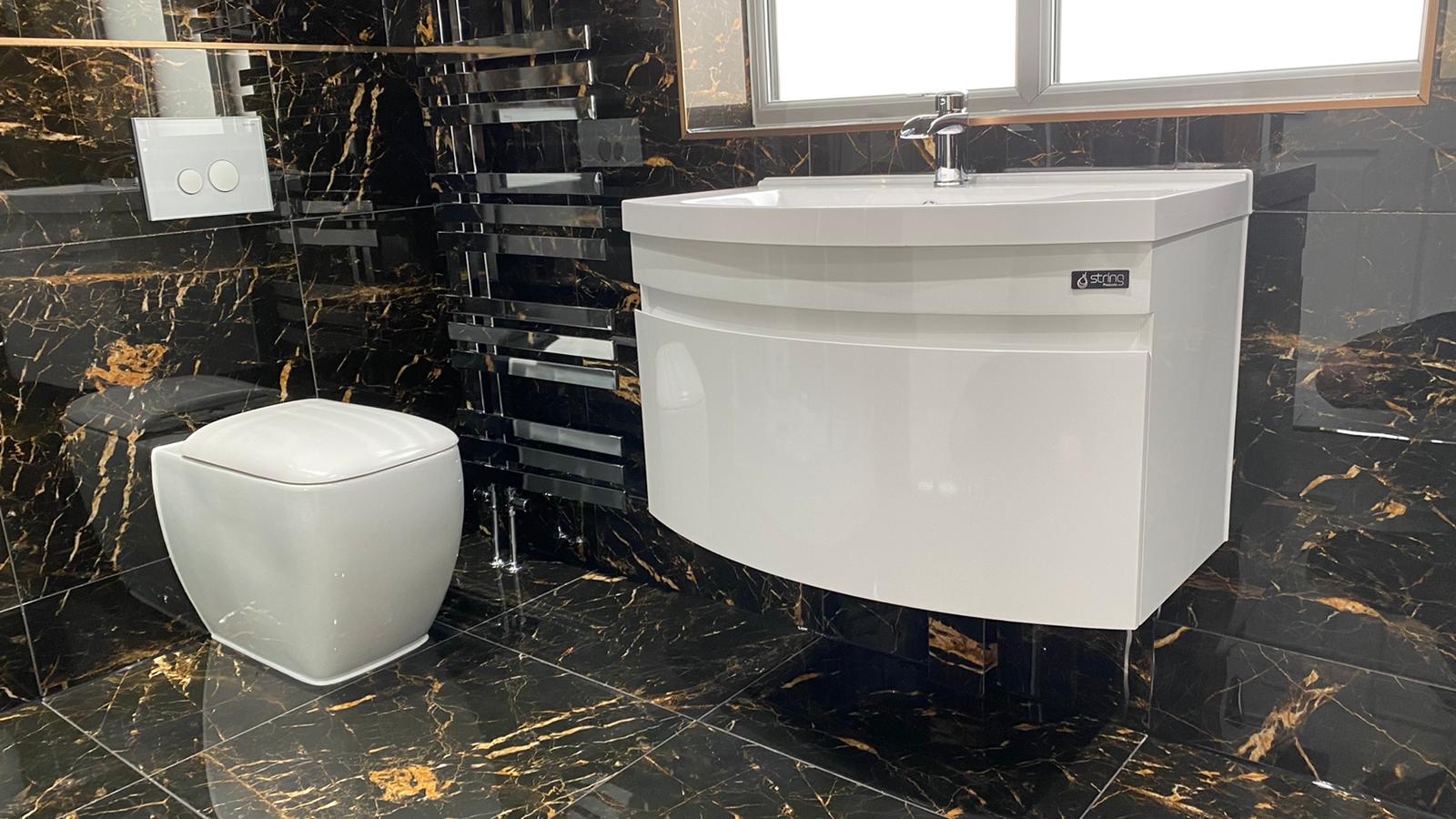 Black & gold marble suite