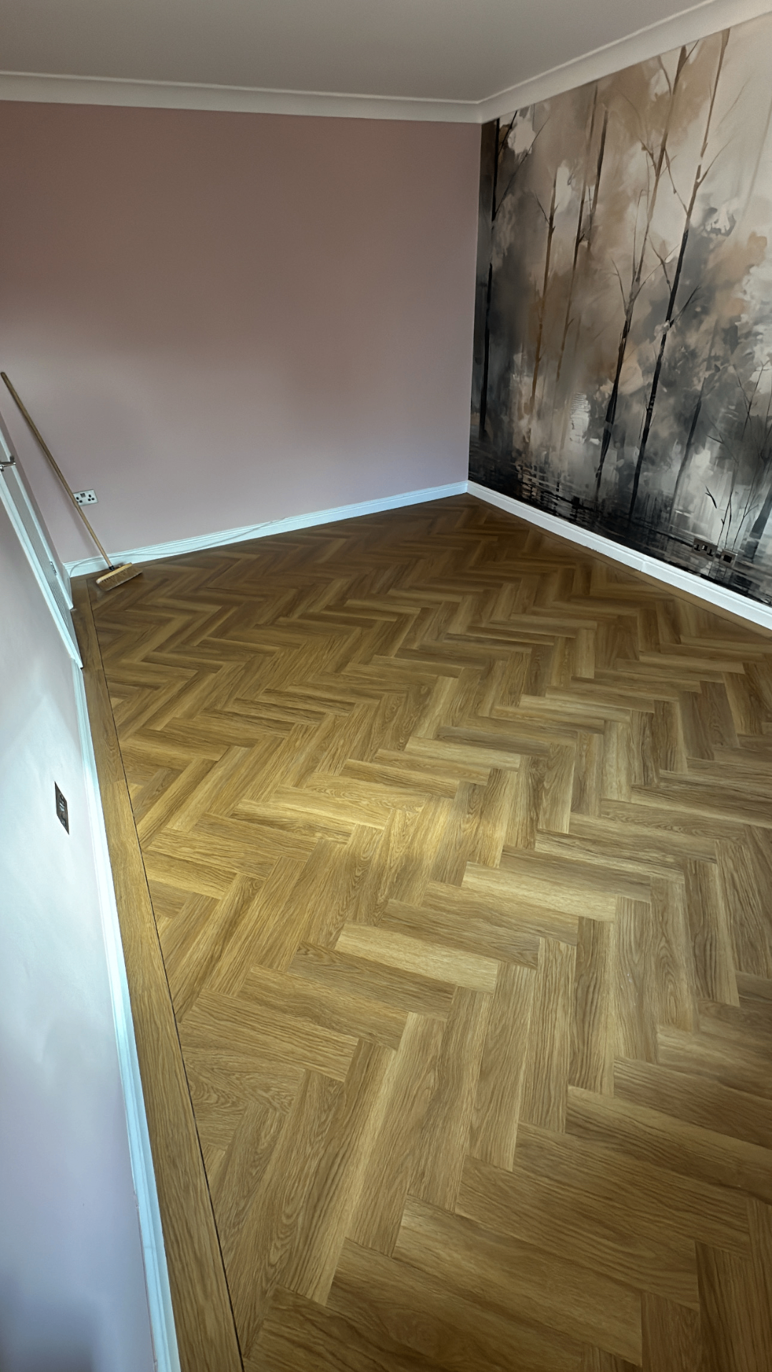 Parquet LVT · feature room