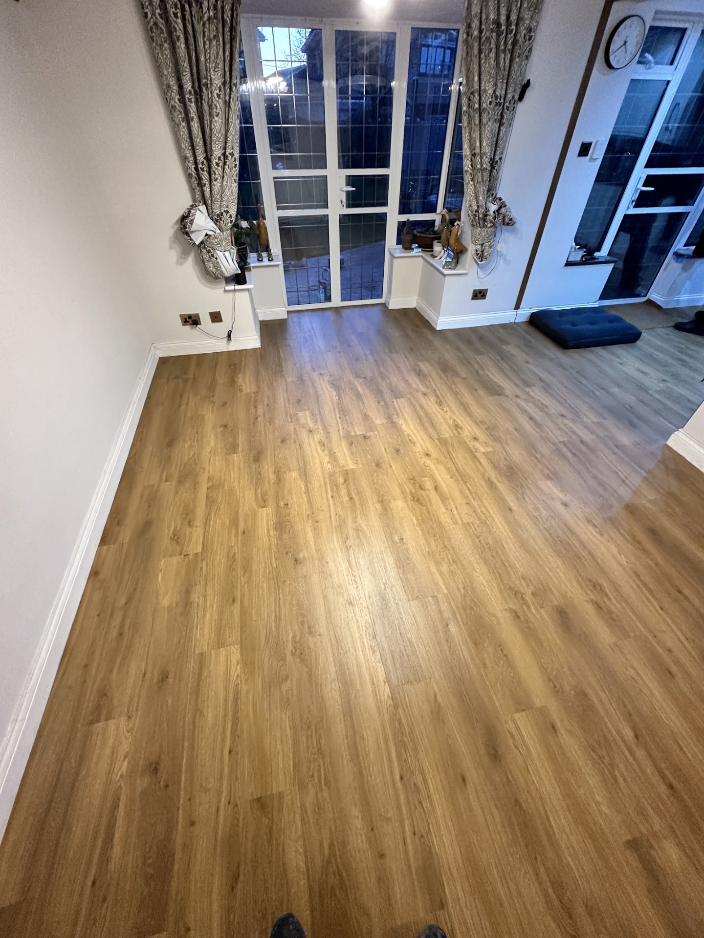 Warm oak LVT · lounge
